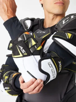 Coudières CCM Super Tacks AS1 Senior 15 Coudières CCM Super Tacks AS1 Senior -Hockey Équipement Boutique pdtimg 4472747b